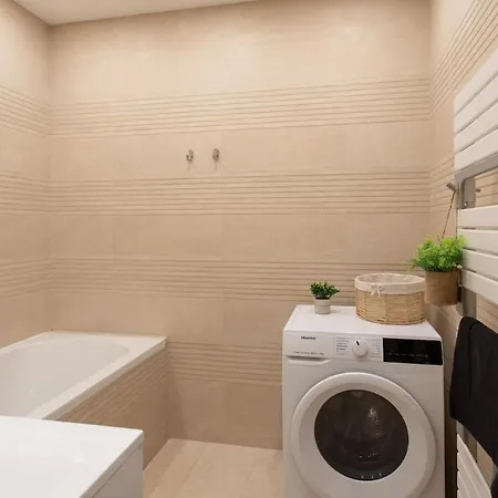 L38 Staywizus - Fleur 7min Walk To Beach, Free Parking Balcony & Ac Nice