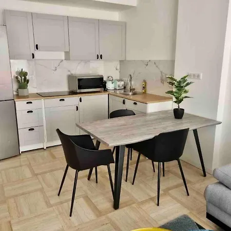 L38 Hobeika Fleur 7min Walk To Beach,free Park,balc&ac