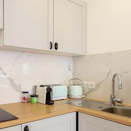 L38 Staywizus - Fleur 7min Walk To Beach, Free Parking Balcony & Ac *